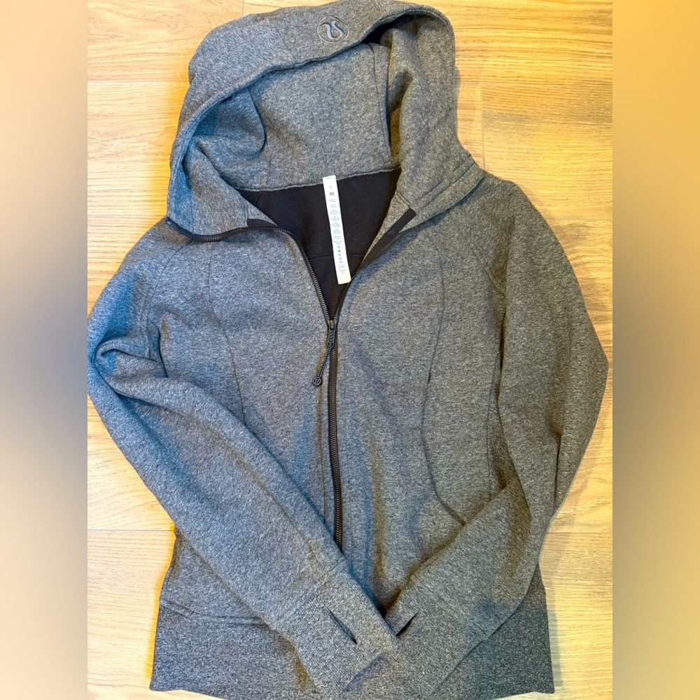 Lululemon scuba full zip. Heathered speckled black. Size 8